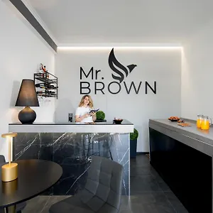 Konukevi Mr Brown And